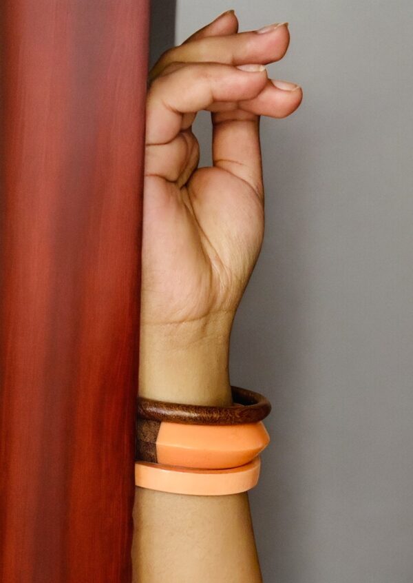 Anbar Lakri Bangles