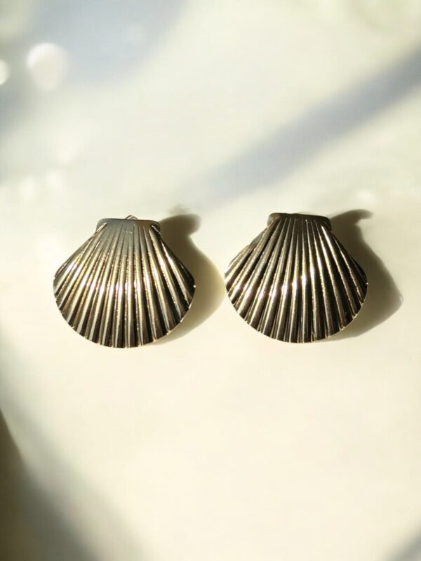 Shell Glow Earrings - Image 2